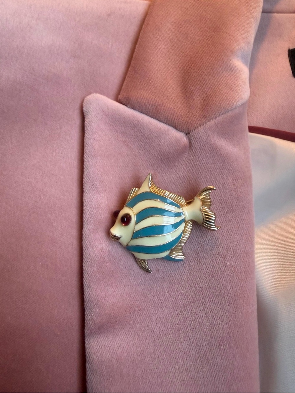 Vintage Ciner 90’s Gold-Tone Blue and Cream Striped Fish Ruby Accent Brooch